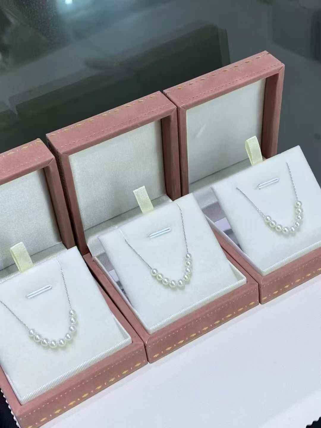 DA. 9-Pearl Smile Chain Necklace, 5-6mm High Luster Round Freshwater Pearl Choker, Elegant Dainty Pearl Necklace for Spring Summer