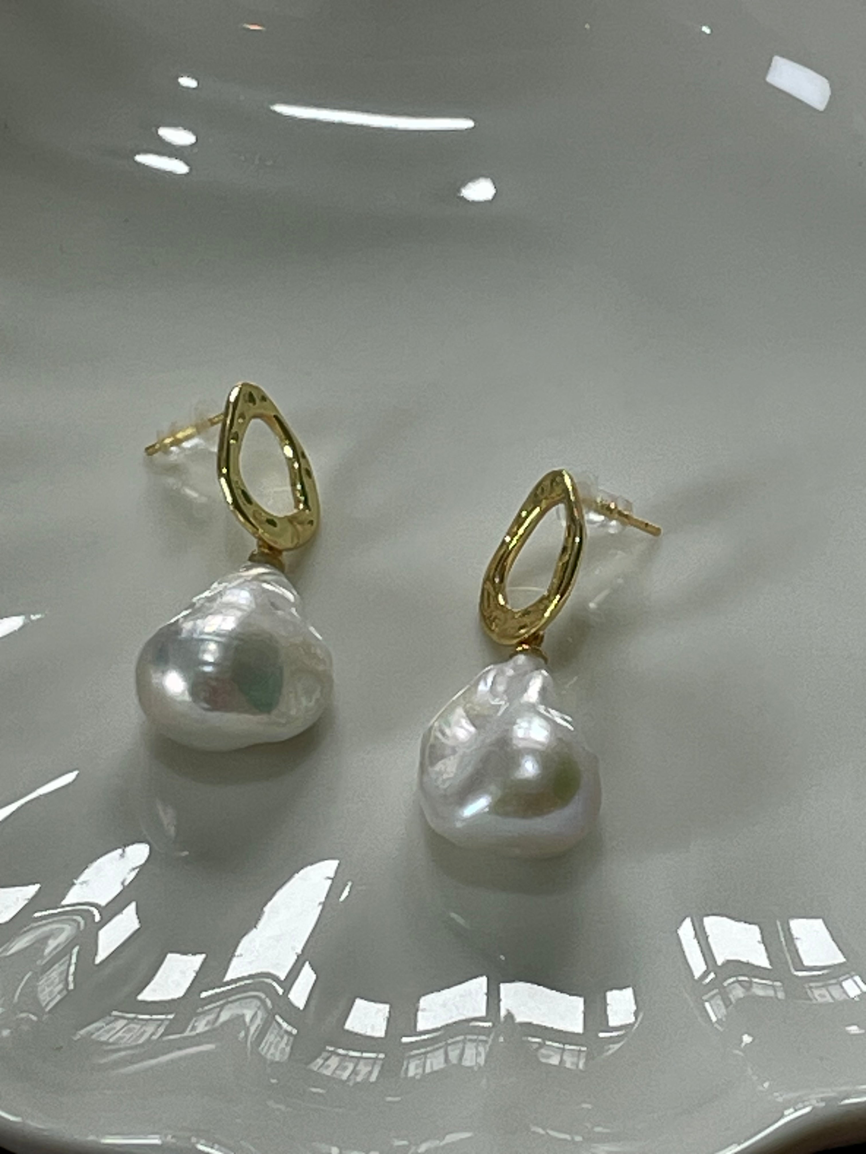 Baroque Earring 1 - Aurora Mirror Freshwater Pearl Drop Earrings Unique Irregular Hammered Alloy Jewelry