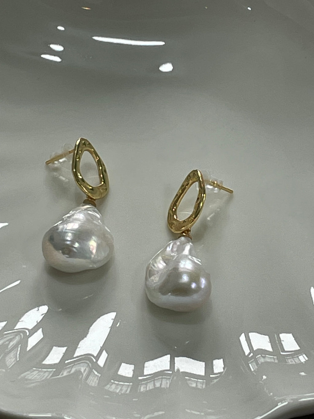 Baroque Earring 1 - Aurora Mirror Freshwater Pearl Drop Earrings Unique Irregular Hammered Alloy Jewelry