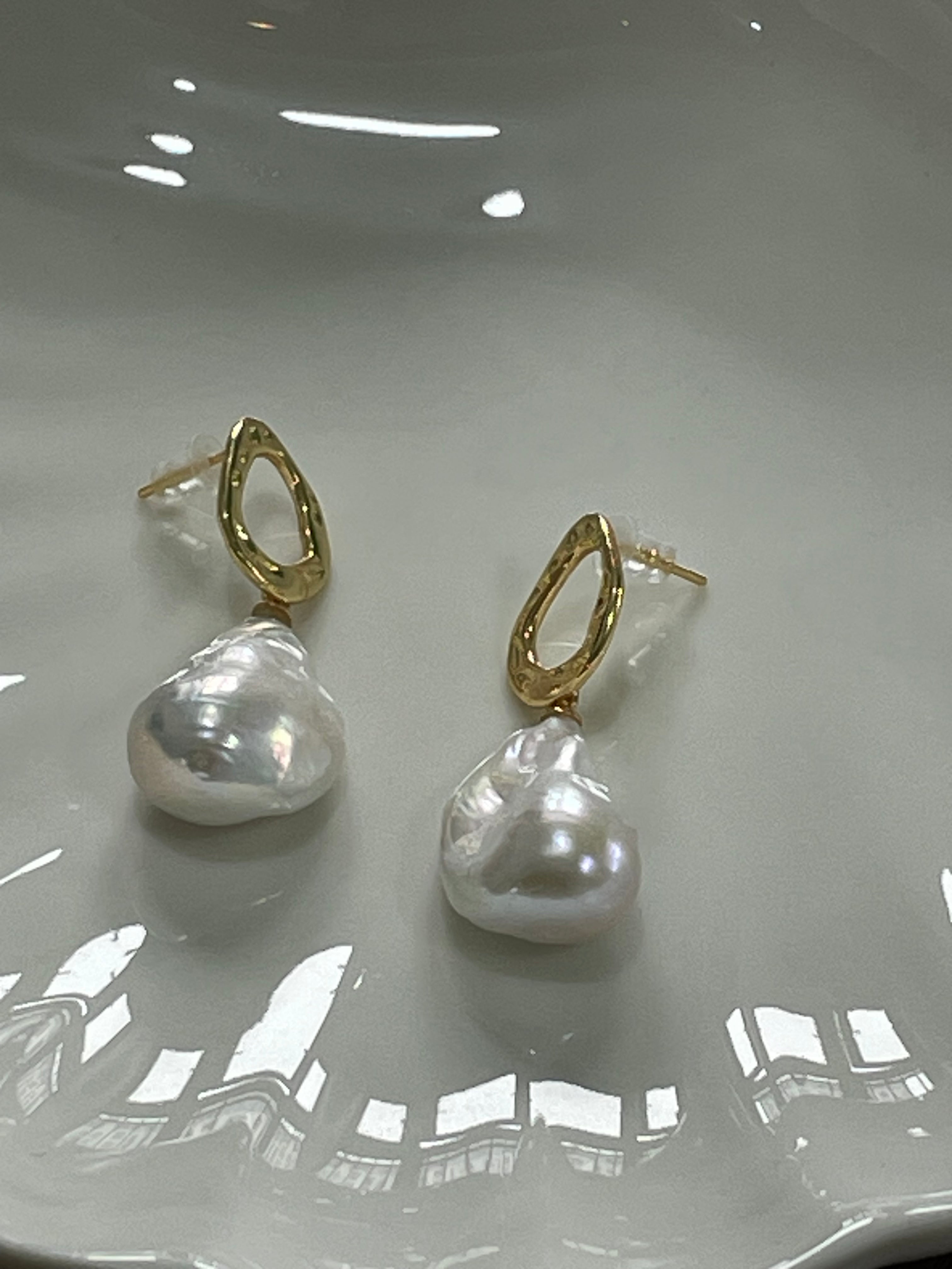 Baroque Earring 1 - Aurora Mirror Freshwater Pearl Drop Earrings Unique Irregular Hammered Alloy Jewelry