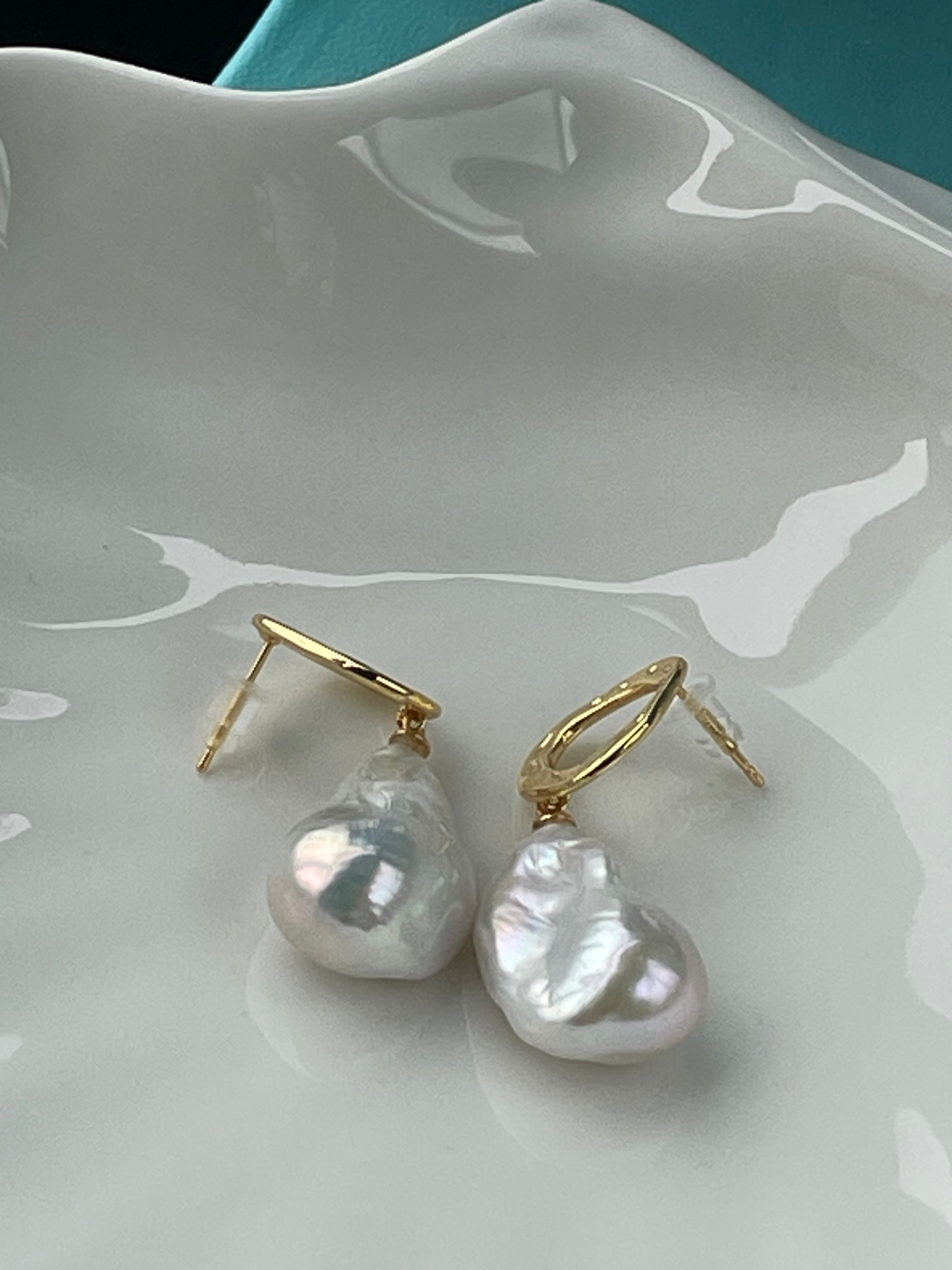 Baroque Earring 1 - Aurora Mirror Freshwater Pearl Drop Earrings Unique Irregular Hammered Alloy Jewelry