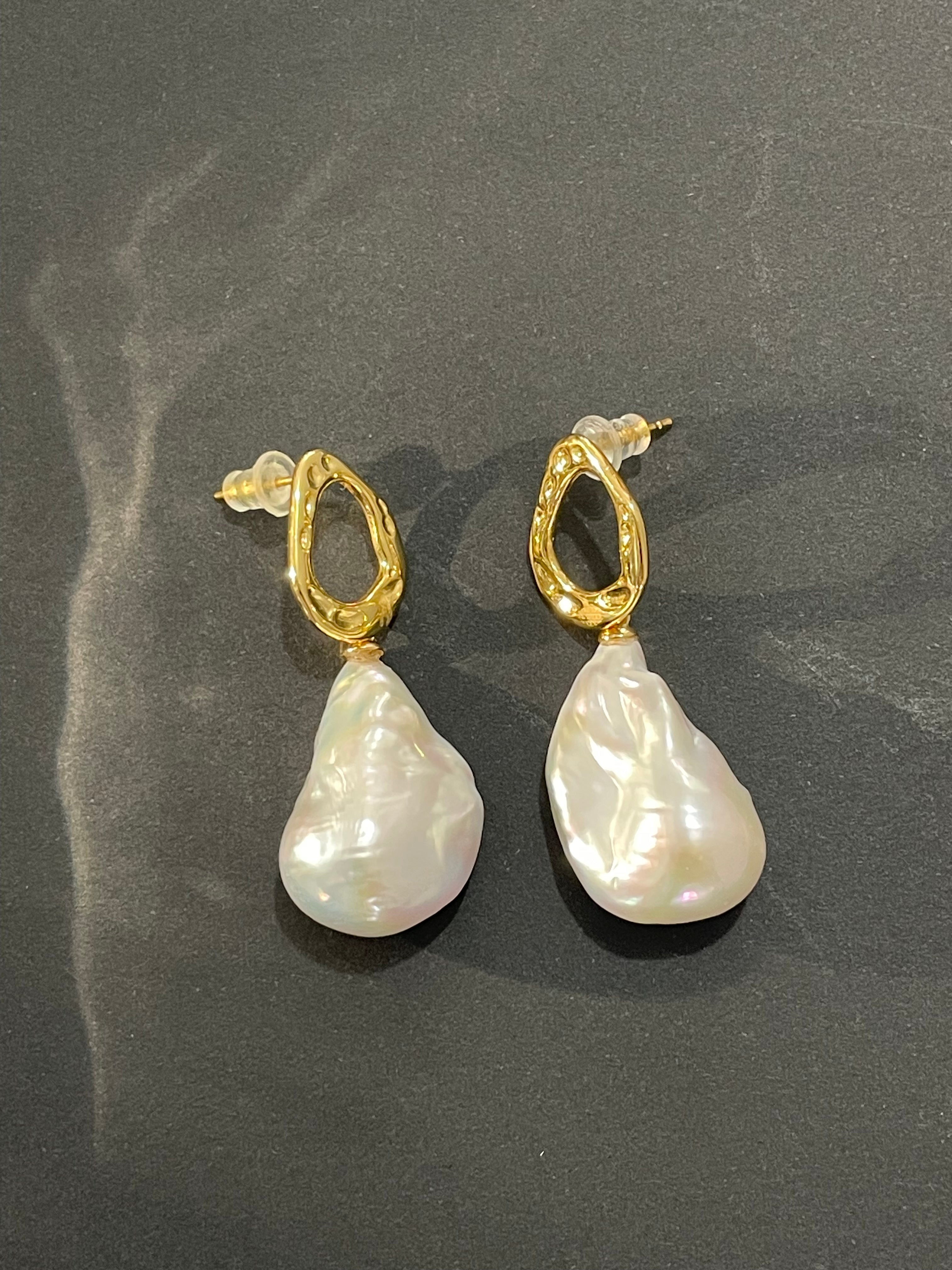 Baroque Earring 1 - Aurora Mirror Freshwater Pearl Drop Earrings Unique Irregular Hammered Alloy Jewelry