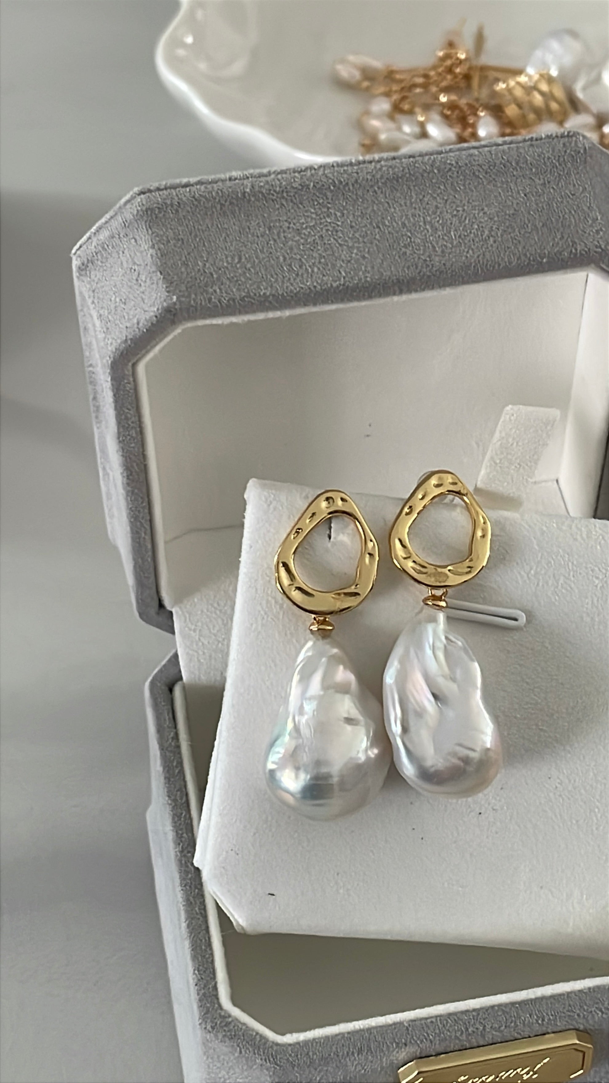 Baroque Earring 1 - Aurora Mirror Freshwater Pearl Drop Earrings Unique Irregular Hammered Alloy Jewelry