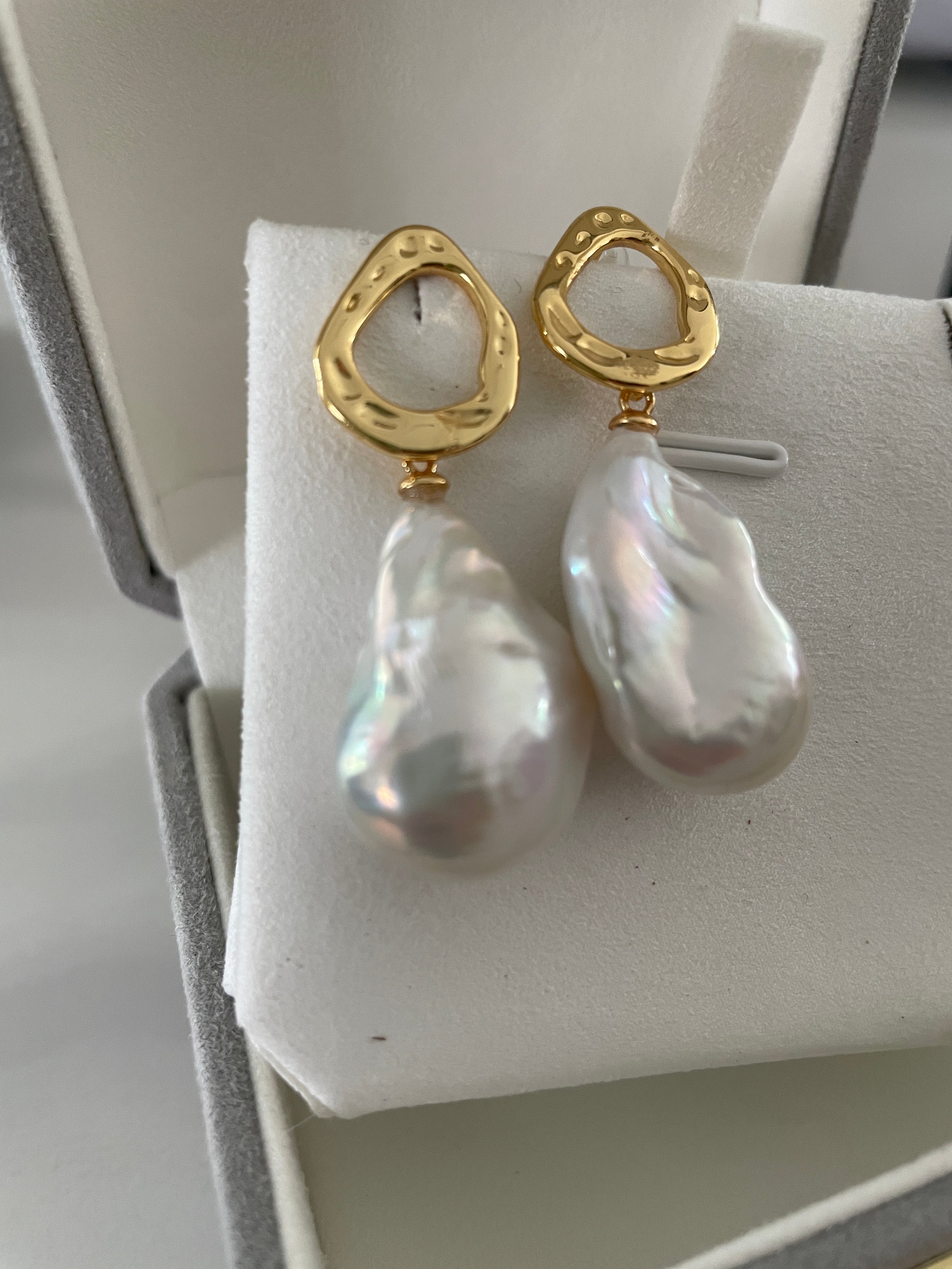 Baroque Earring 1 - Aurora Mirror Freshwater Pearl Drop Earrings Unique Irregular Hammered Alloy Jewelry