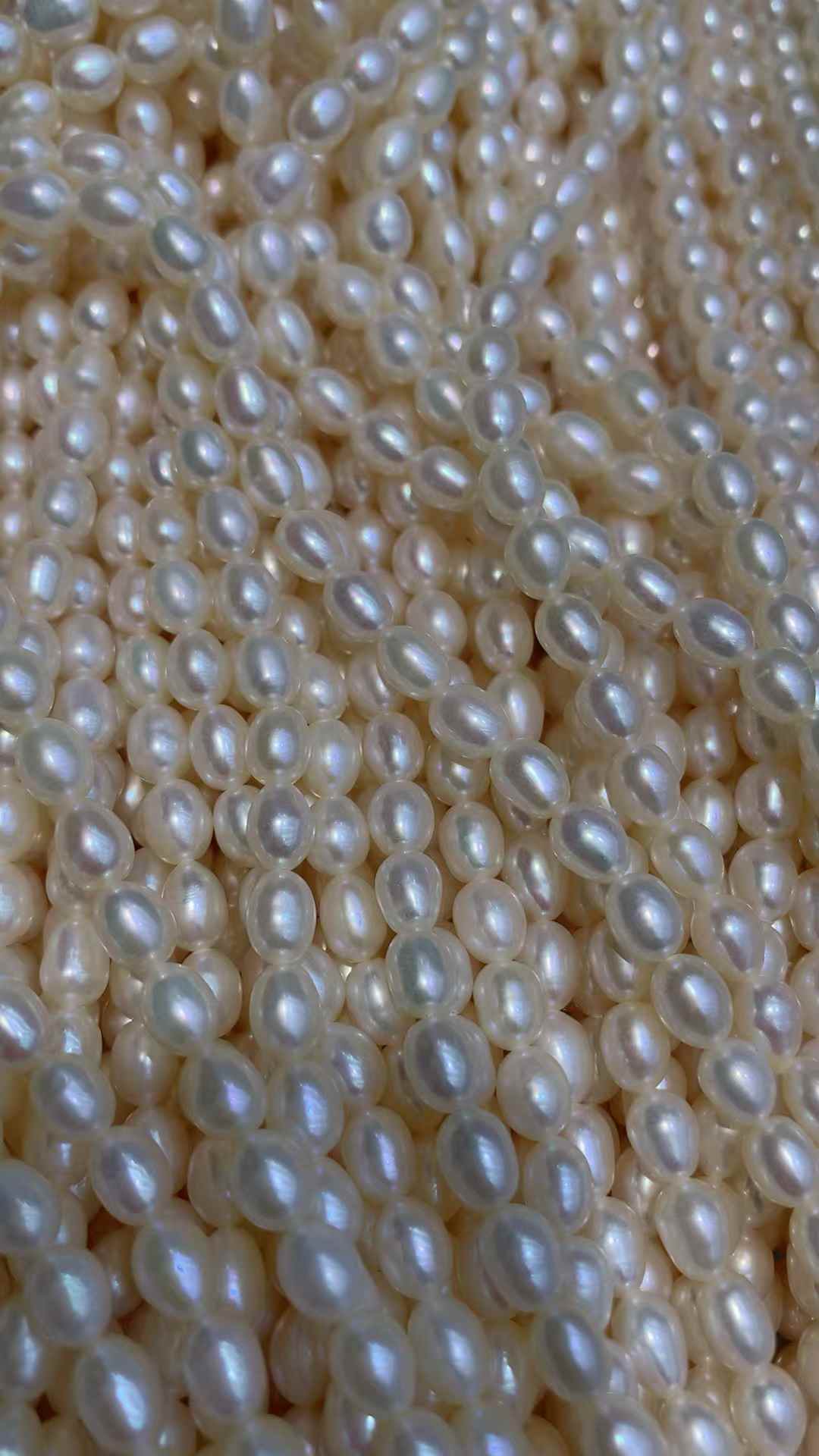JIYU 5-5.5mm Rice Pearl Strand Necklace, High Luster White Freshwater Pearl Choker, Elegant Classic Jewelry for Women